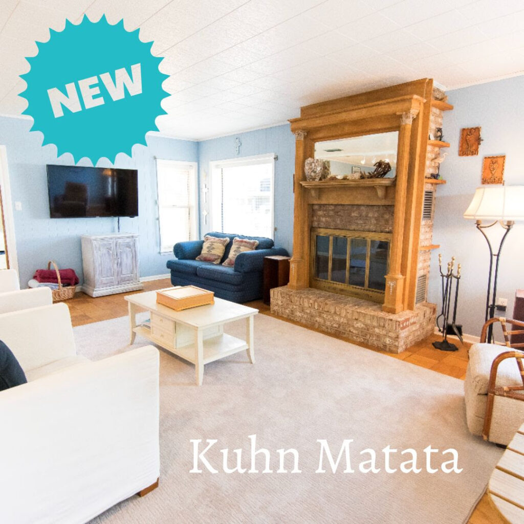Kuhn Matata - living room of very large vacation rental home great for reunions and big families